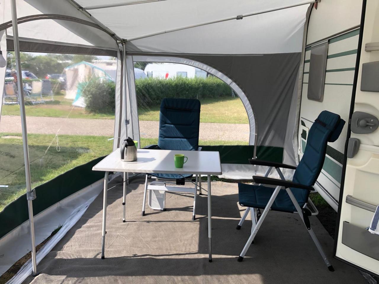 Chateau 466 Carrat  2007 met voortent, fietsenrek en mover