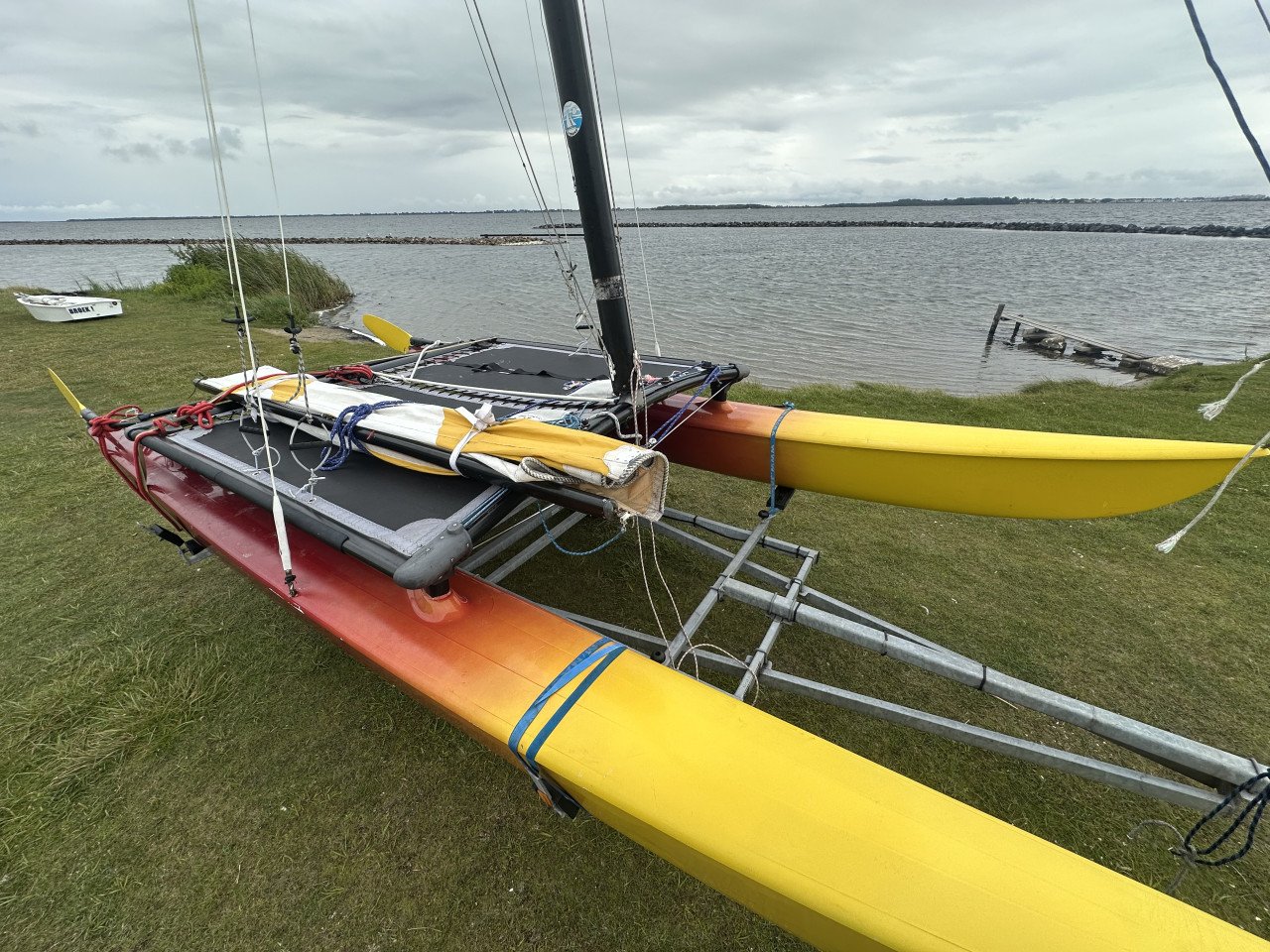 Hobie Cat 16 catamaran met wegtrailer