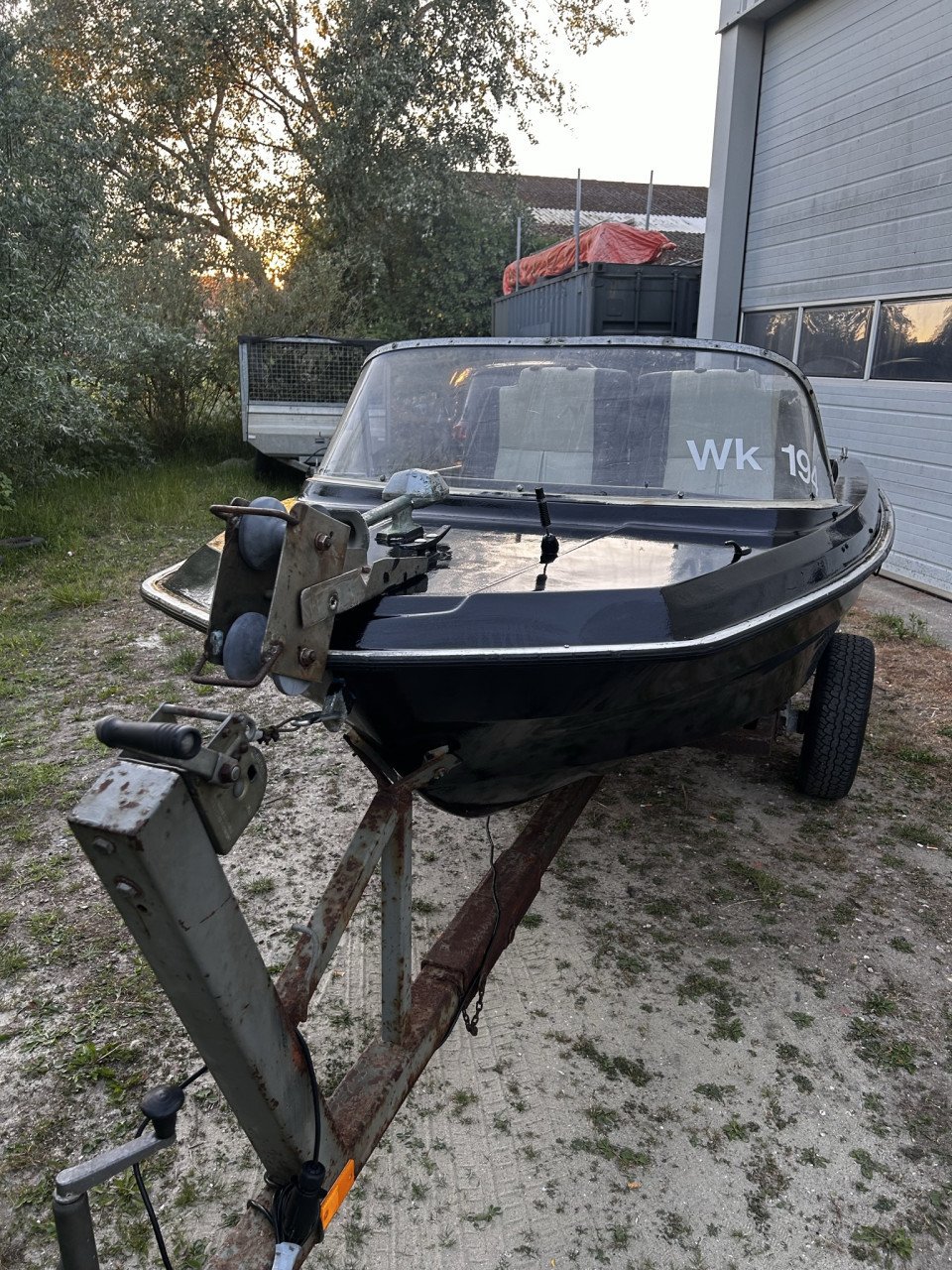 Polyester boot met motor en trailer!