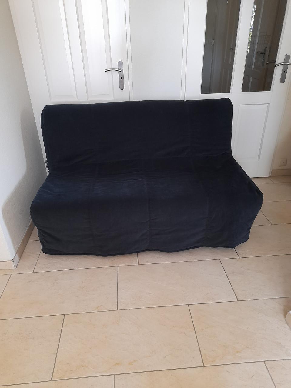 Slaapbank  140 x 190 x 42H (in goede nette staat )