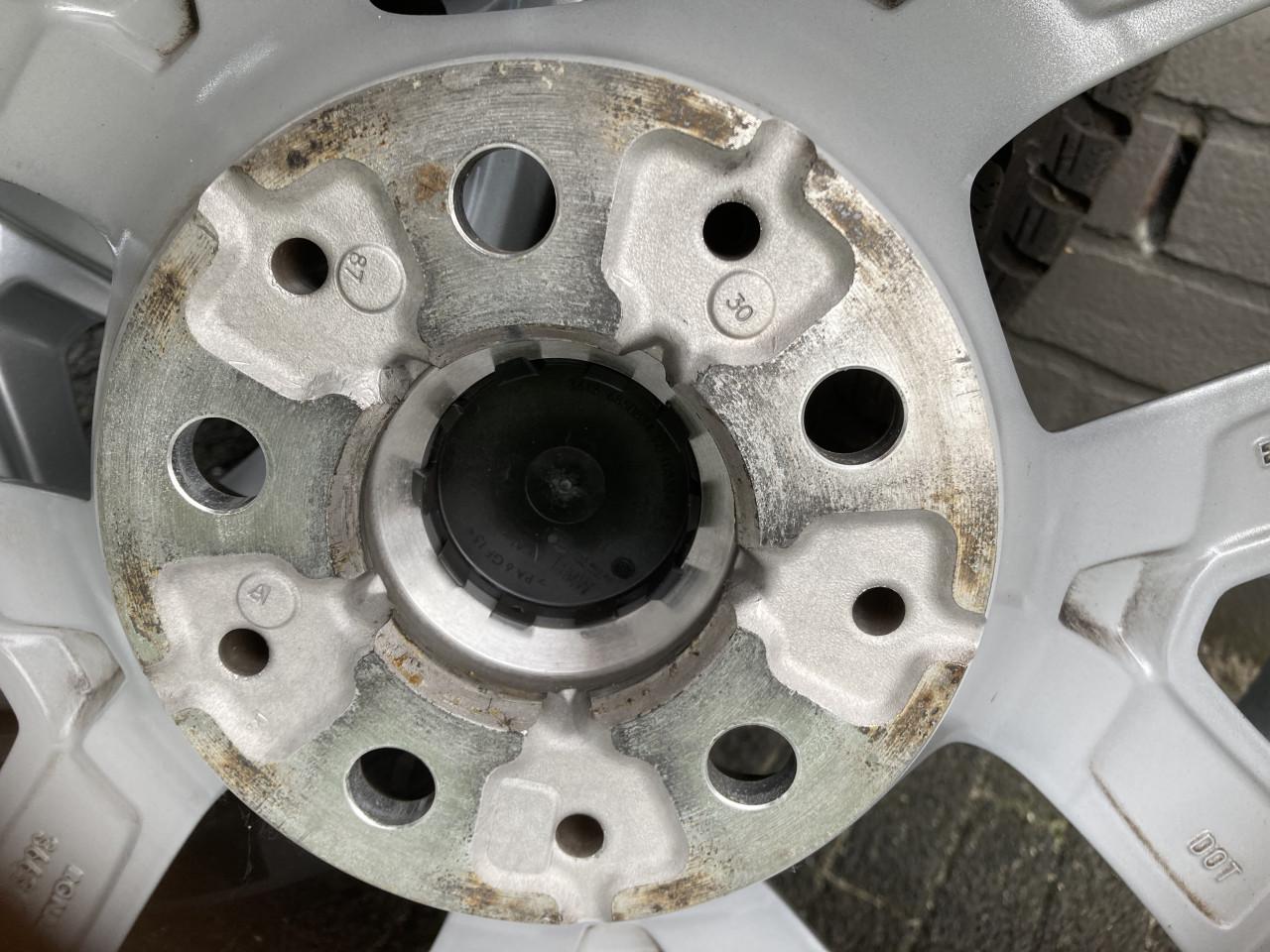 4 Winterbanden met velgen 205/60/R17 BMW X1