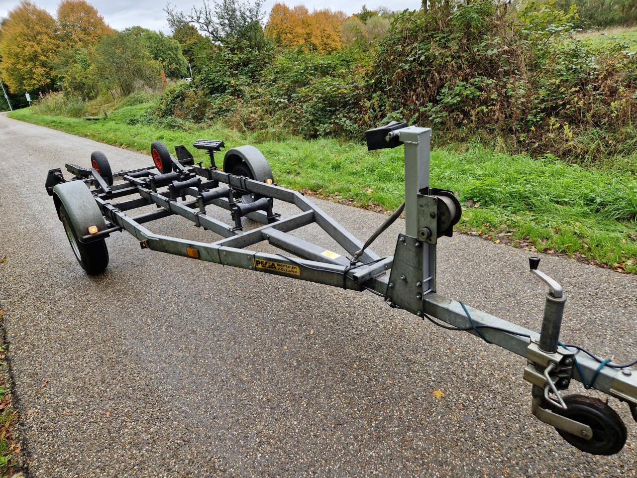 PEGA kantel trailer 750 kg in goede staat en zeer compleet