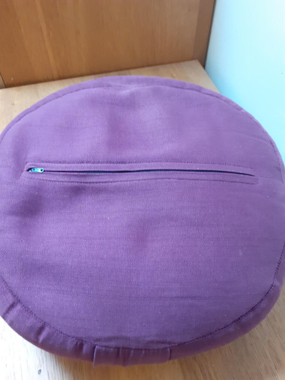 14 meditatie kussens,  Tibetaans rood, geel en zwart-wit