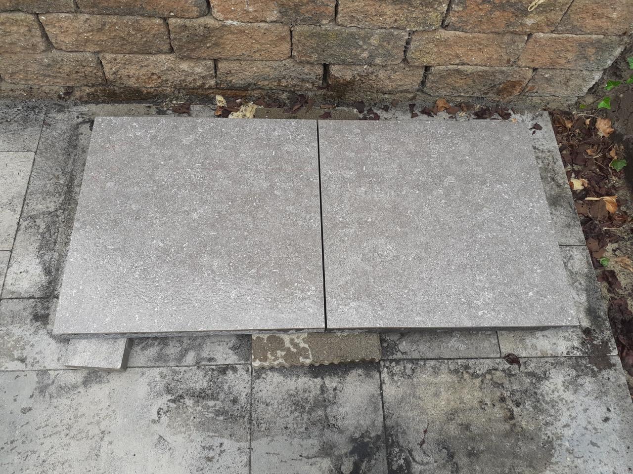 Te koop:  ceramische tegels.   GeoCeramica 60x60x4. lichtgrijs