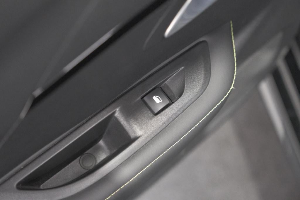 Peugeot 208 1.2 hybrid 145 e-dcs6 gt | alcantara pakket | camera | apple ca