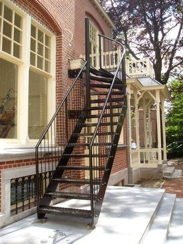 ⭐ TIP – Stalen buitentrappen op maat | Duurzaam & vakkundig