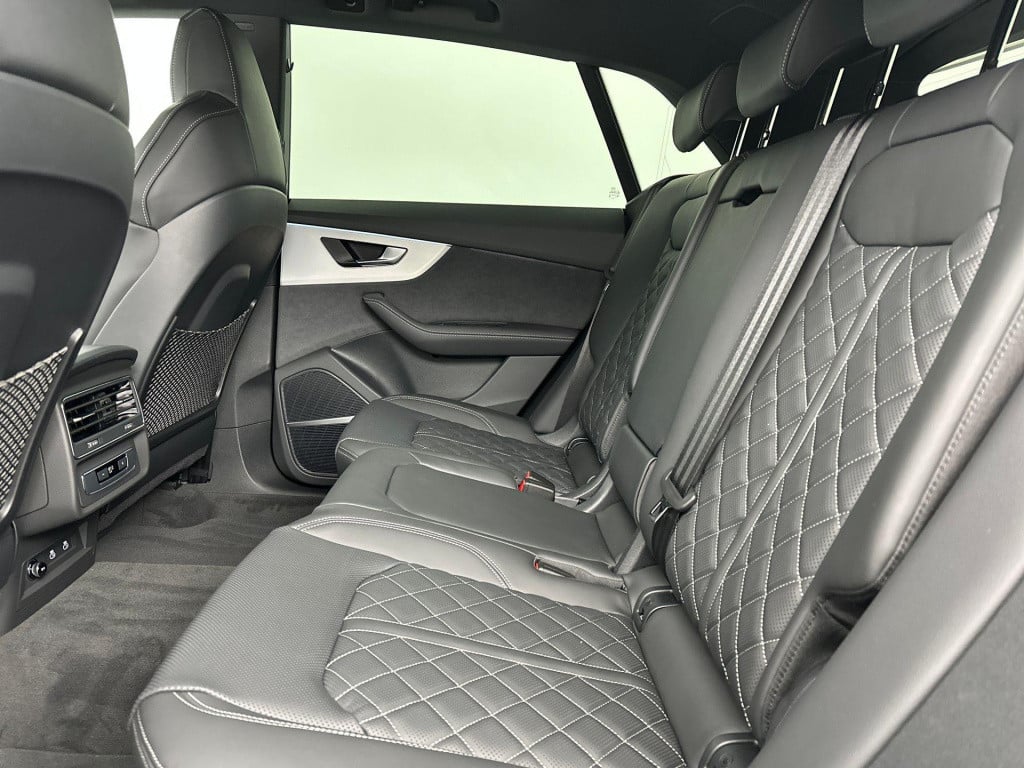 Audi Q8 pro line s 55 tfsi e 290 kw / 394 pk suv 8 versn.