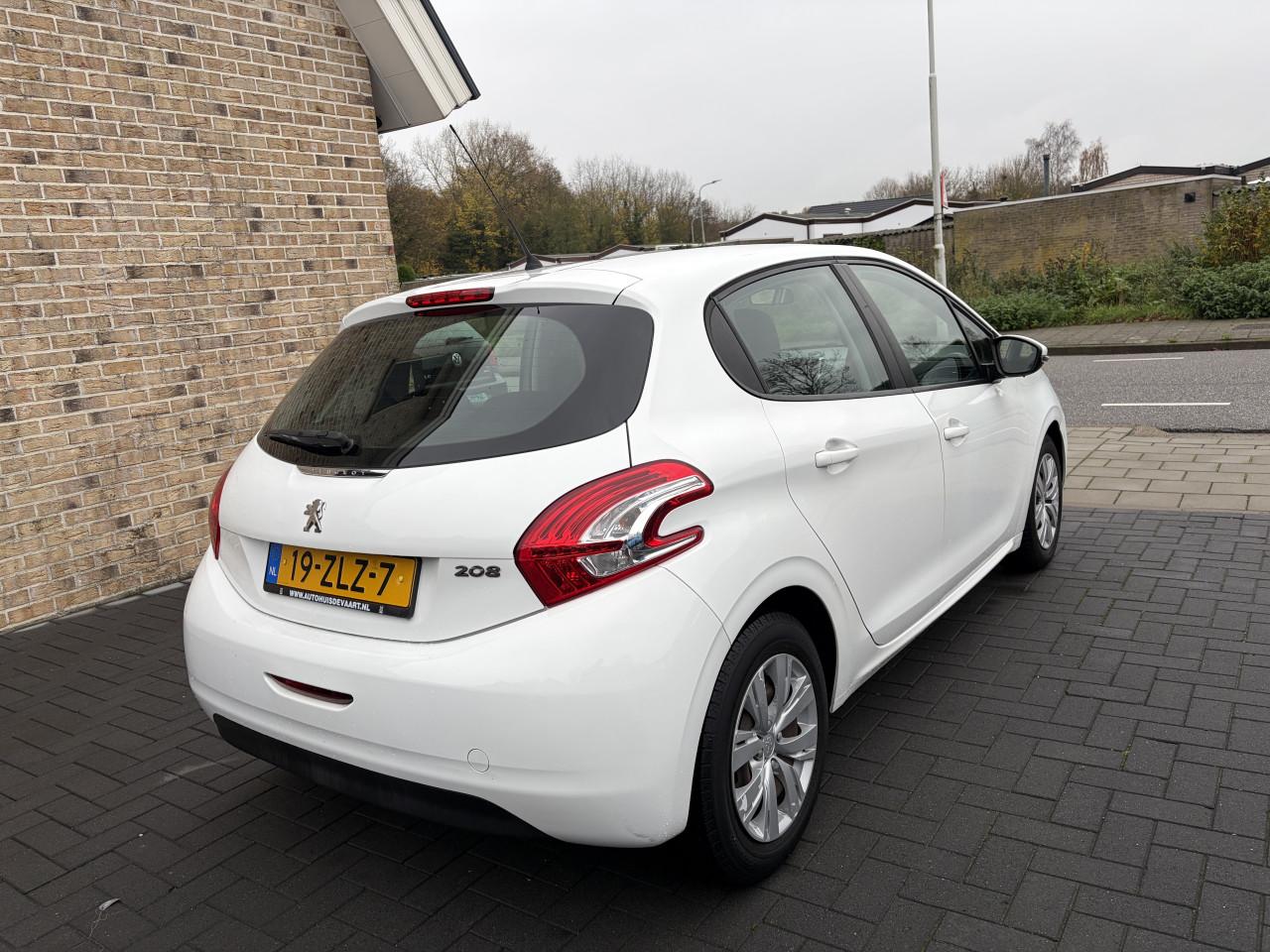 Peugeot 208 1.2vti 2013 5drs airco