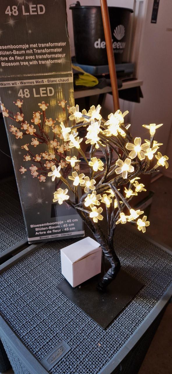 Bloesemboompje op stroom