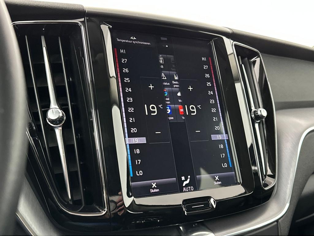 Volvo XC60 t5 253pk momentum| adap.cruise| leder| trekhaak| stoel.verw|