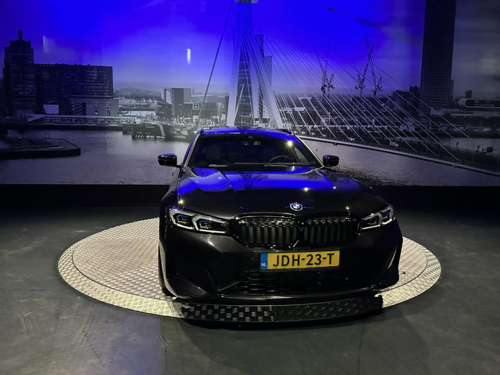 BMW 3-serie touring 330e xdrive *pano*360camera*sportstoelen*laser*eibach*