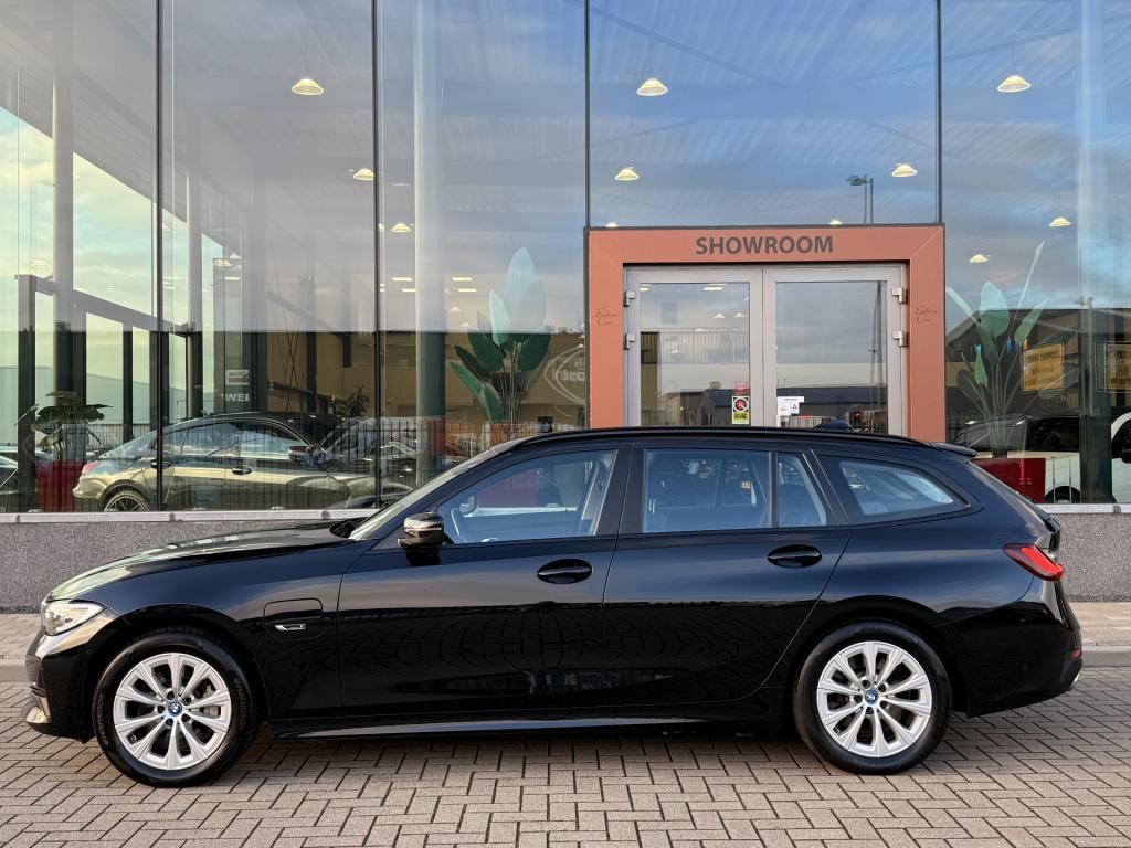 BMW 3-serie touring 330e | stoelverwarming | apple carplay | achteruitrijca