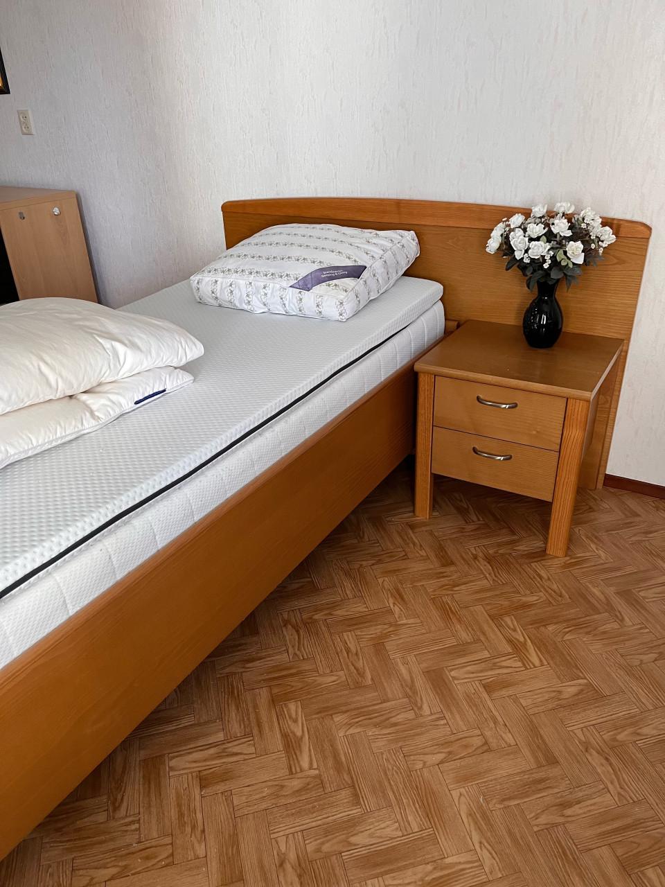 Z.G.A.N. senioren bed verplaatsbaar dmv wieltjes