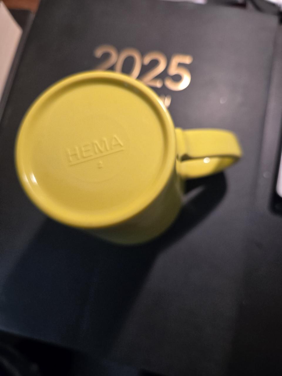 Gele melamine beker van Hema H 10 Diameter 8 cm