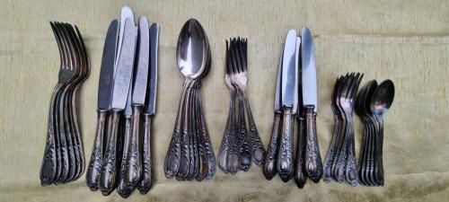 Bestek set verzilverd.