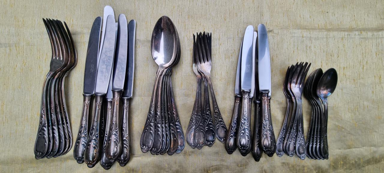 Bestek set verzilverd.