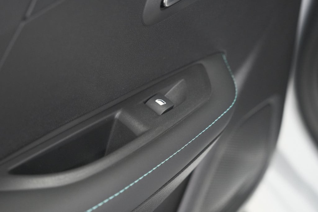 Peugeot 208 puretech 100 allure | adaptieve cruise control | camera | apple