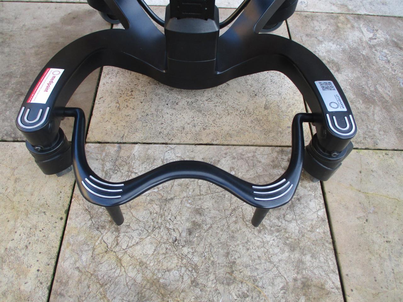 Zgan Vela Tango 700 EB trippelstoel met elektrisch hoog laag bediening .