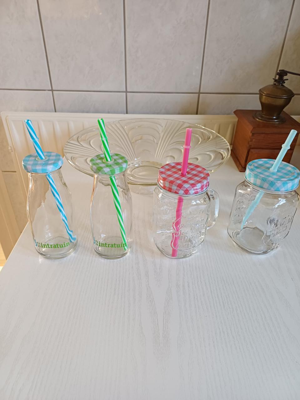 Drink glazen  met deksel en rietje ( 4 stuks )