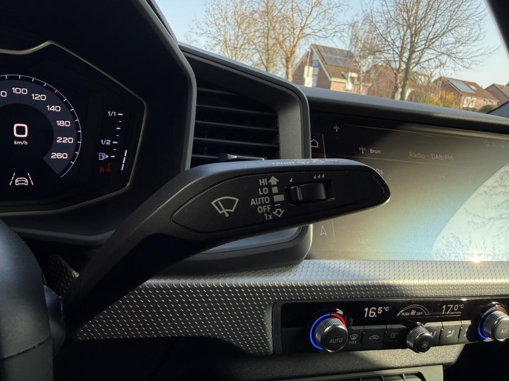 Audi A1 citycarver 30 tfsi - sline - sportstoelen - led koplampen -