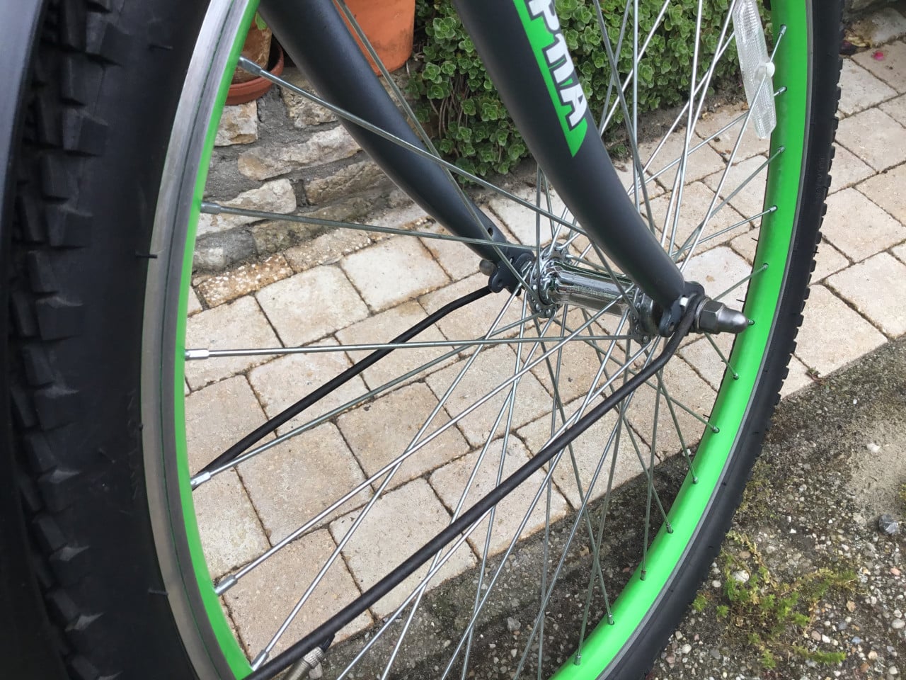 Jongensfiets met 3 versnellingen, handrem, achteruit trap rem,verlichting.