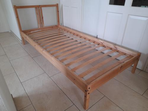Ikea fjellse bed met lattenbodem 90 x 200 (in goede nette staat )