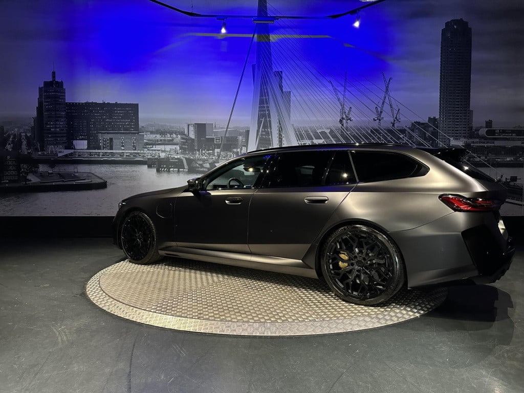 BMW M5 5-serie touring *keramisch*pano*bowers&wilkins*nl*