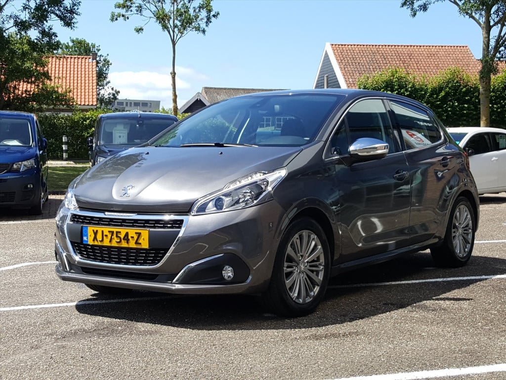 Peugeot 208 1.2 puretech 110pk 5d allure automaat6 navigatie | trekhaak | a