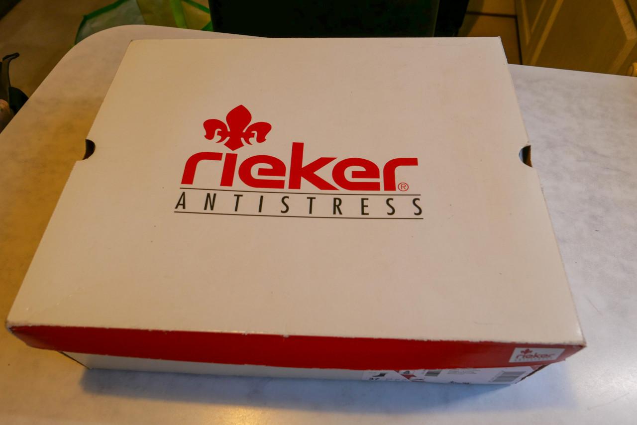 Mooie nieuwe dameslaarzen , Maat 37