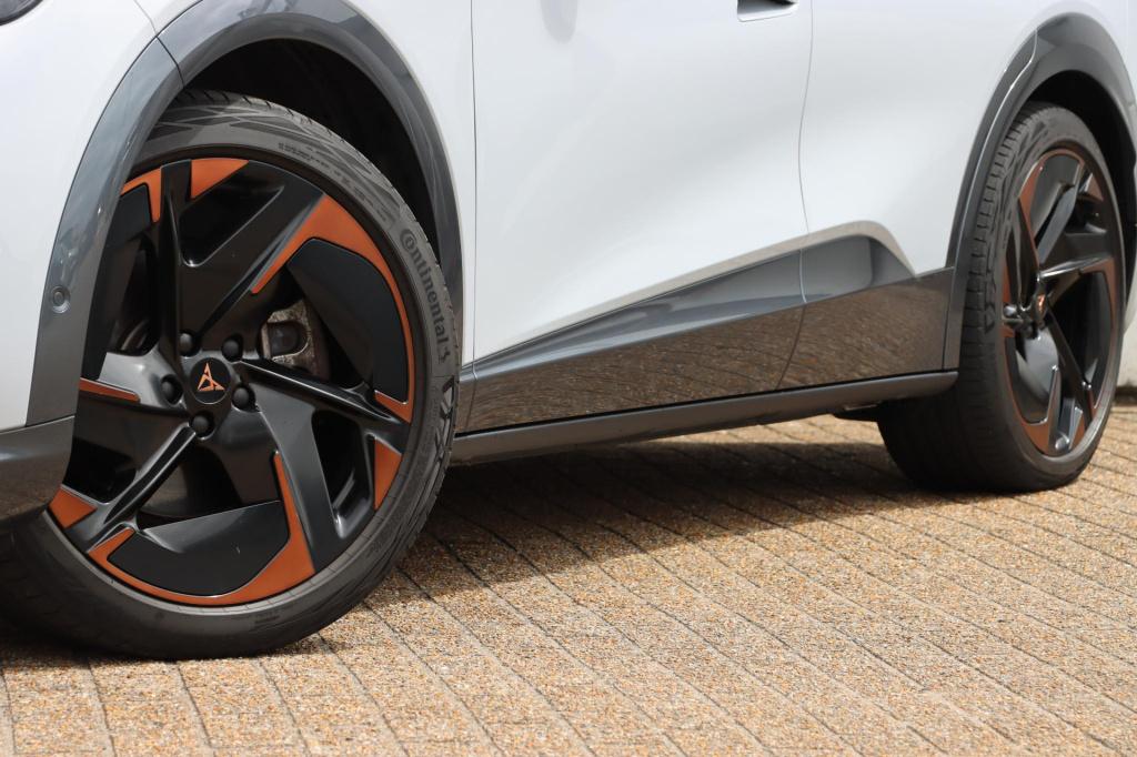 Cupra Tavascan vz adrenaline 82 kwh 340pk | soh 98,9% |
