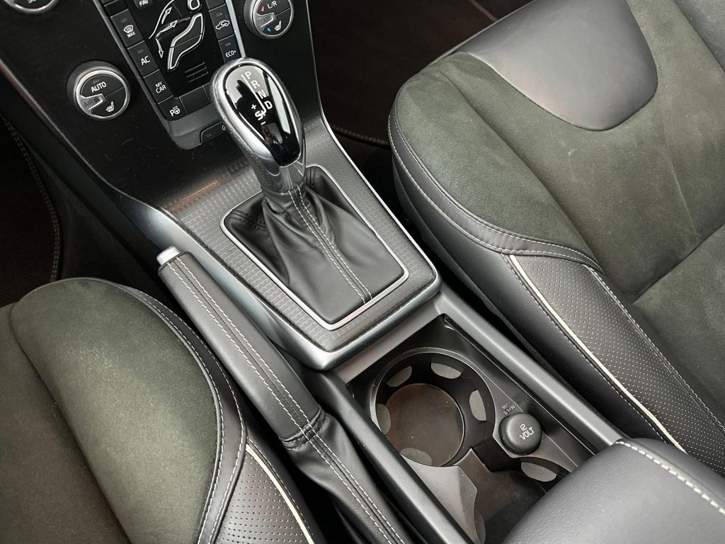 Volvo V40 t3 153pk aut6 polar+ sport| pano| camera| h&k sound| dab+