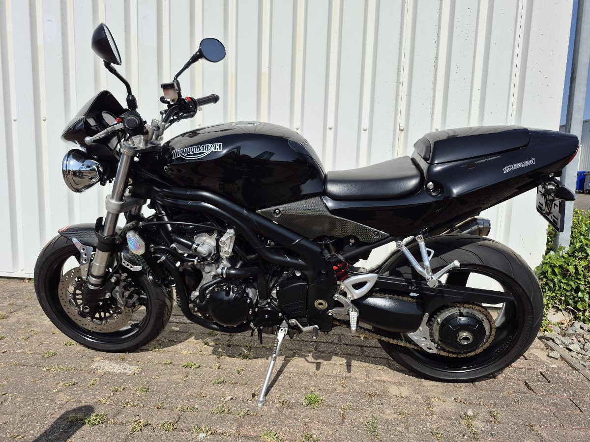 Triumph Street Triple uit 2004