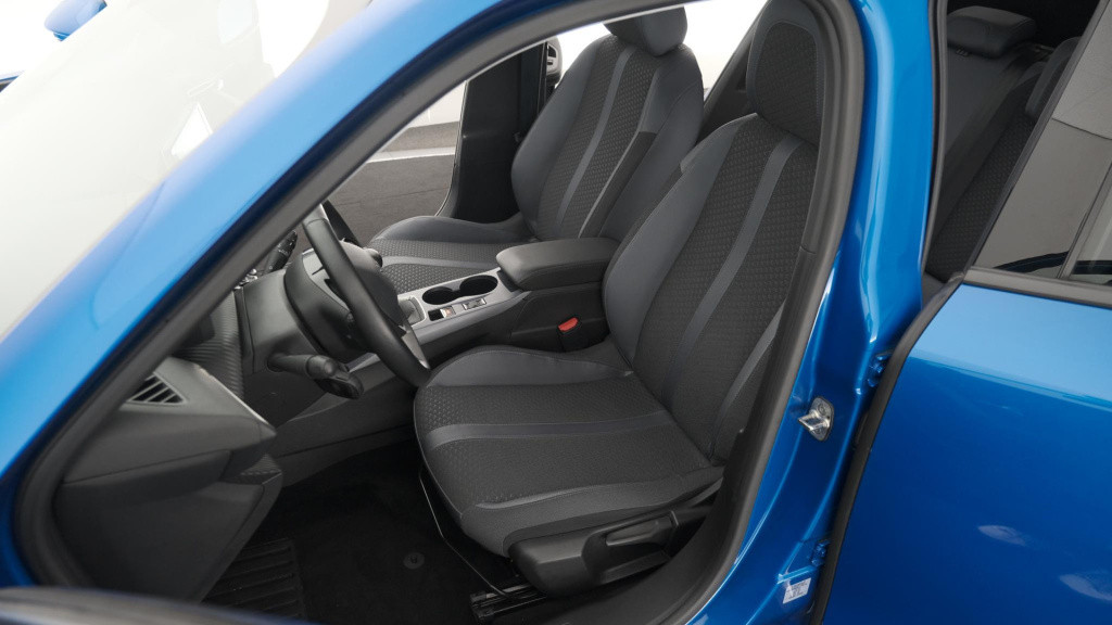 Peugeot 2008 puretech 130 allure | trekhaak | camera | apple carplay | stoe