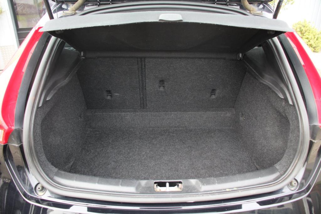 Volvo V40 1.5 t2 r-design automaat - leder/alcantara - led - navi - pdc + c