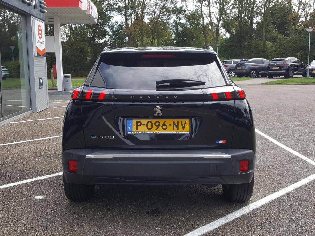 Peugeot E-2008 ev 50kwh 136pk allure pack apple carplay &android auto | nav