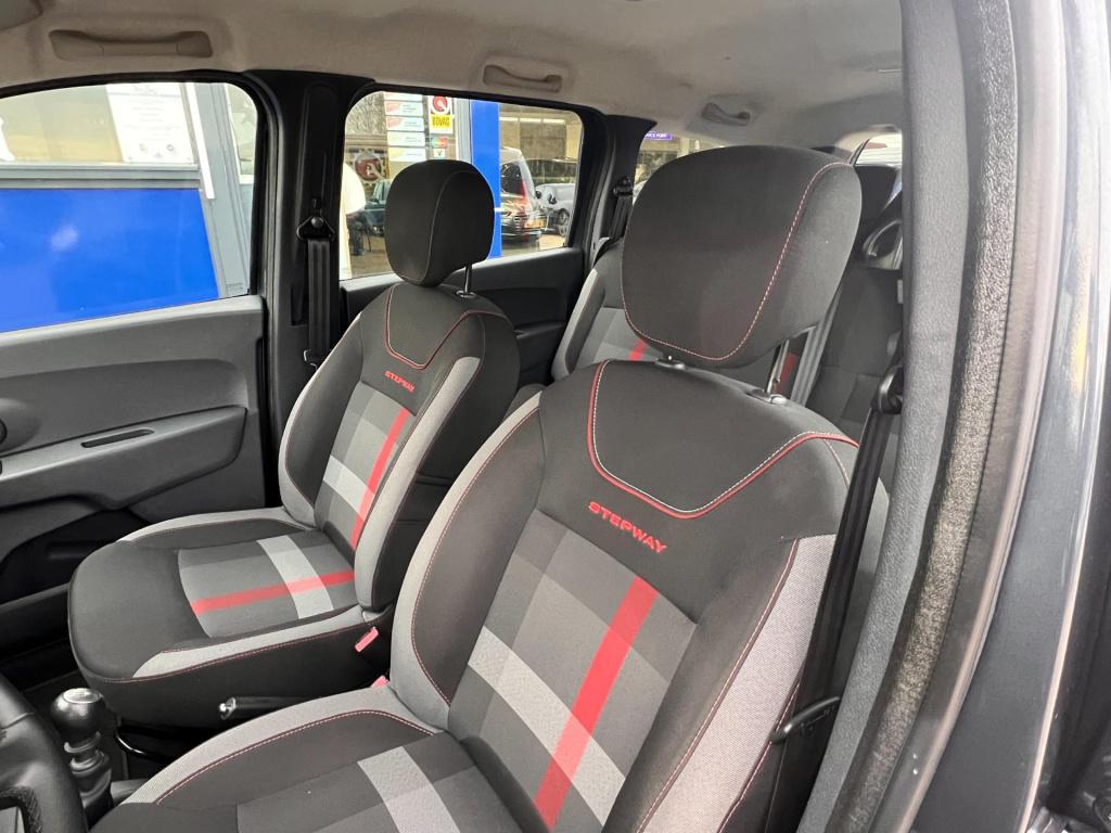 Dacia Lodgy 1.3 tce tech road 7p. navi, trekhaak enz..