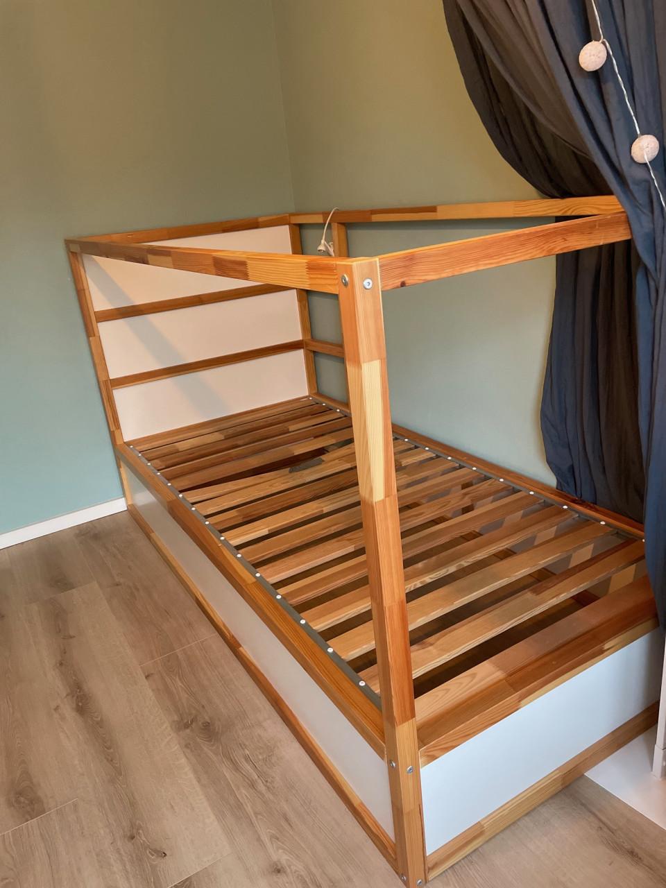 KURA keerbaar bed