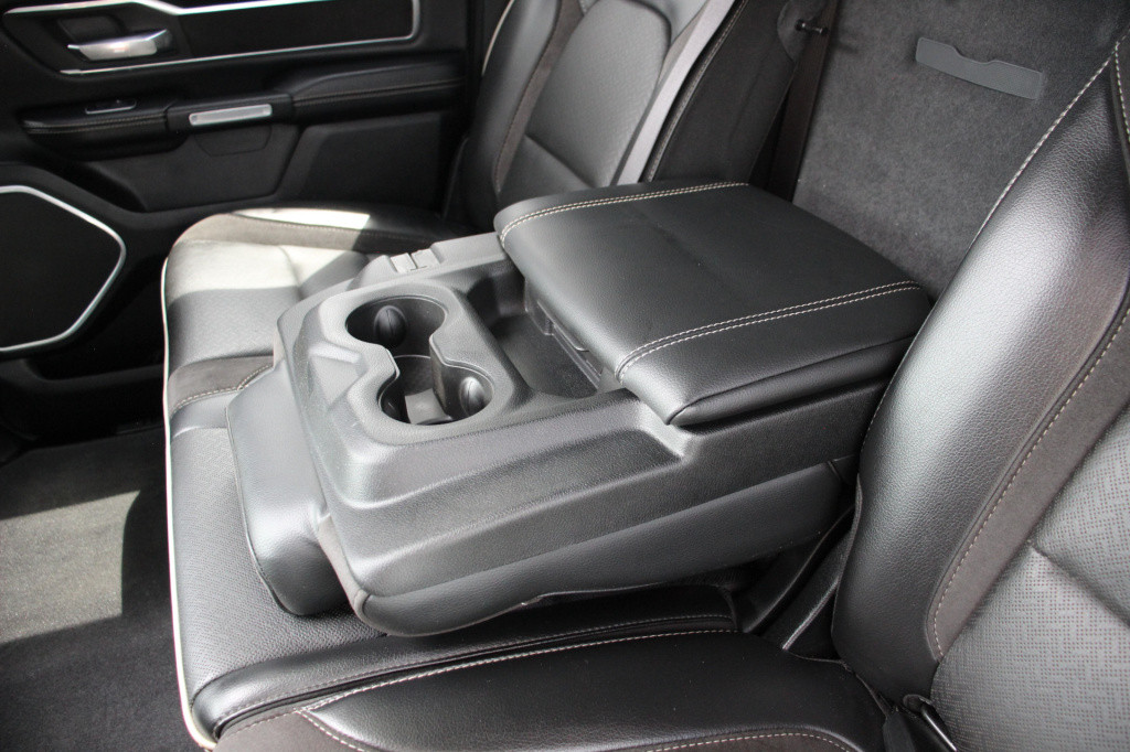 Dodge Ram 1500 5.7 v8 4x4 crew cab laramie verhoogd | harman kardon | leder