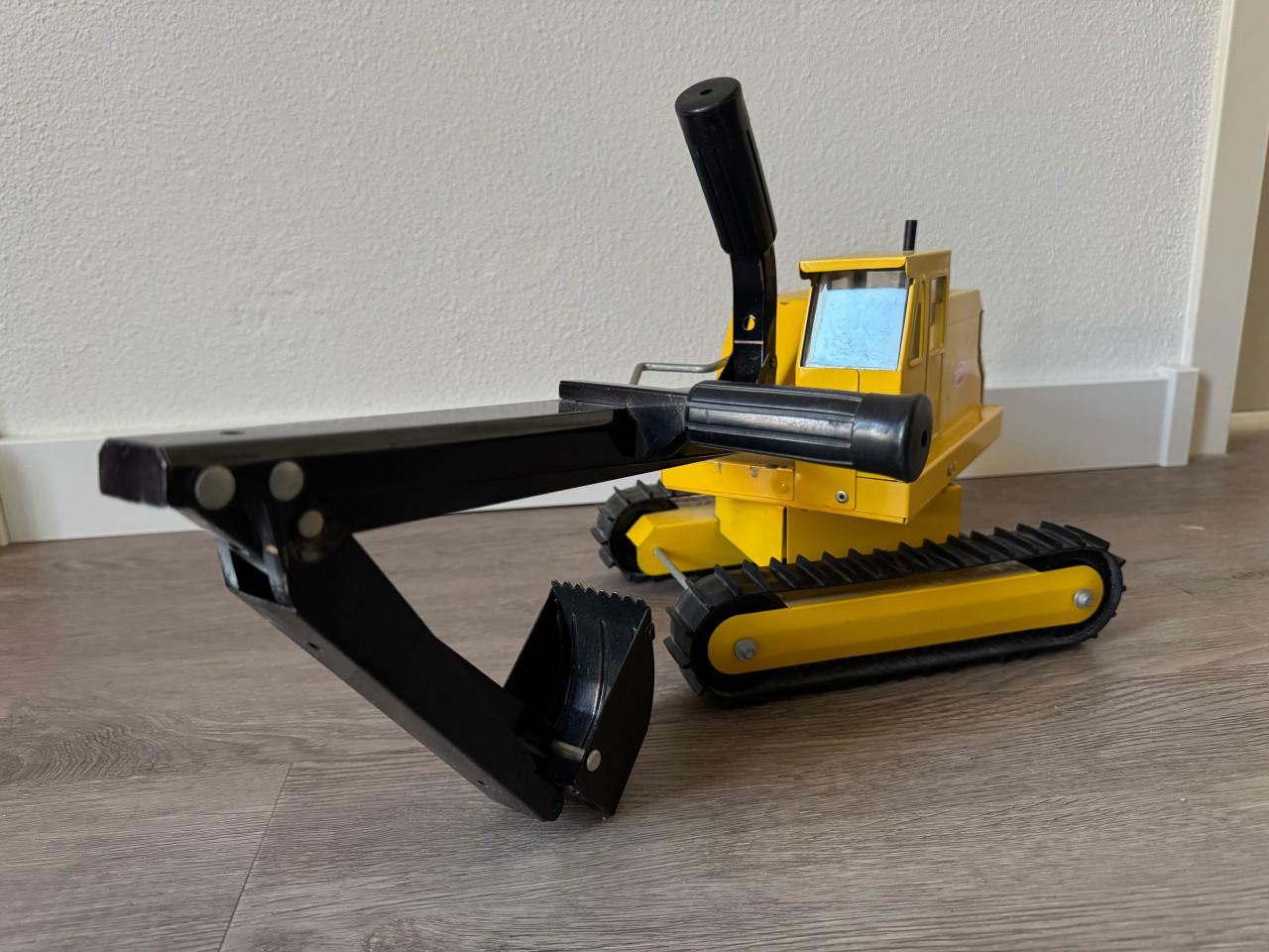 Vintage metalen graafmachine met rupsbanden van Tonka