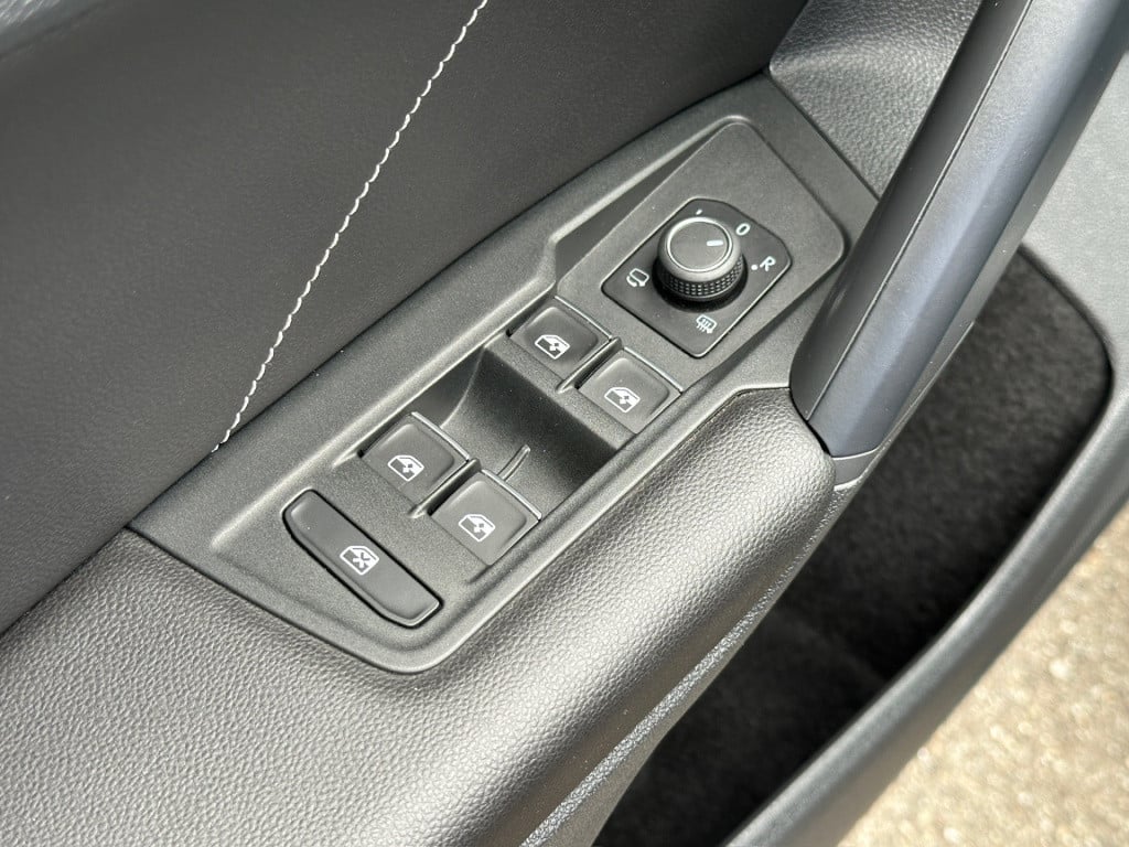 Volkswagen Tiguan 1.5 tsi 150pk dsg r-line | black style | leder | trekhaak
