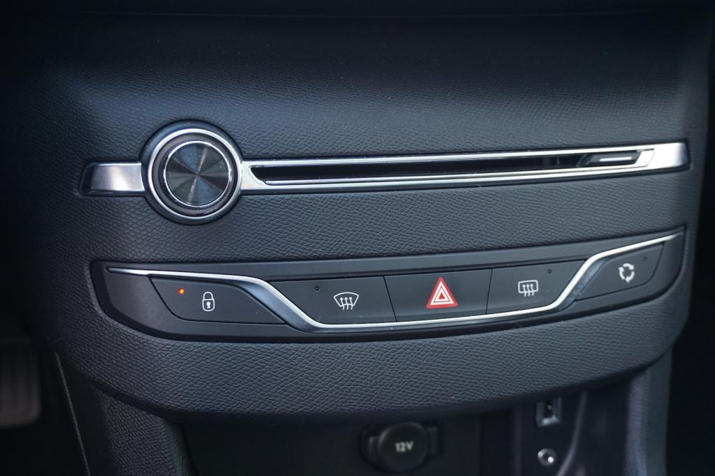 Peugeot 308 sw 1.2 e-thp blue lease executive climate / navi / cruise / pan