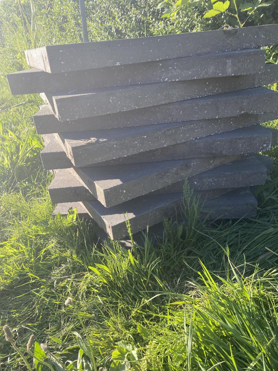 Zwarte tuintegels 60x60cm 8 stuks.