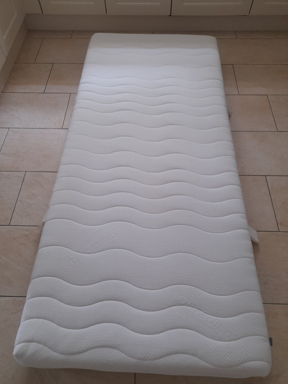 Net schoon matras 90 x 200 x 19 H (in goede nette staat )