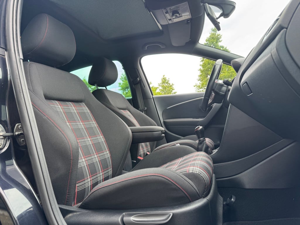 Volkswagen Polo 1.8 tsi gti * panoramadak * stoelverwarming * clima * pdc 2