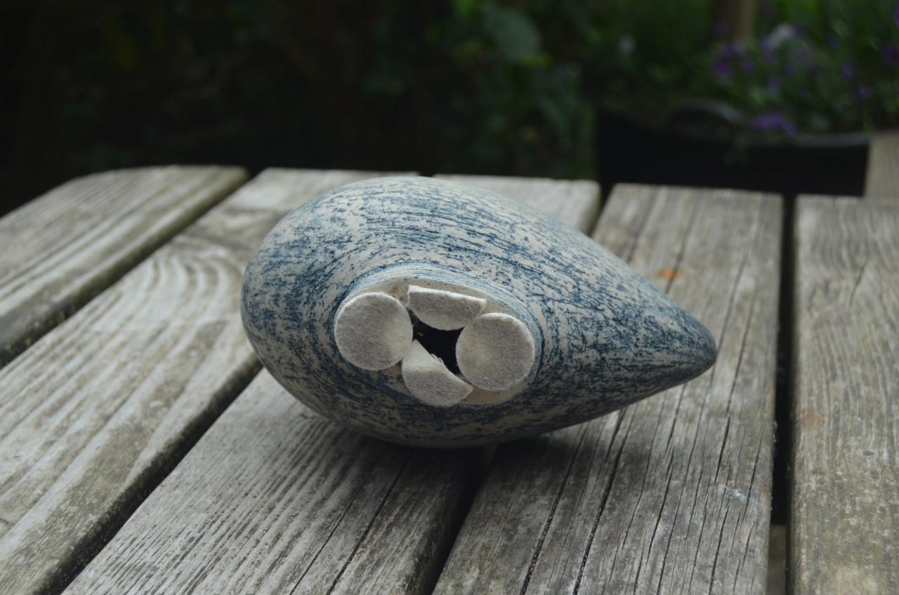 Klein keramiek vogeltje in prima staat