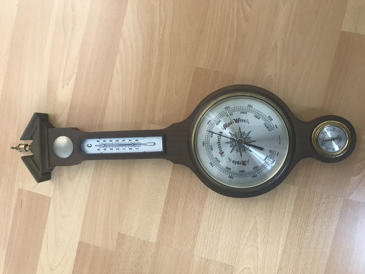 Barometer,vintage,klassiek model