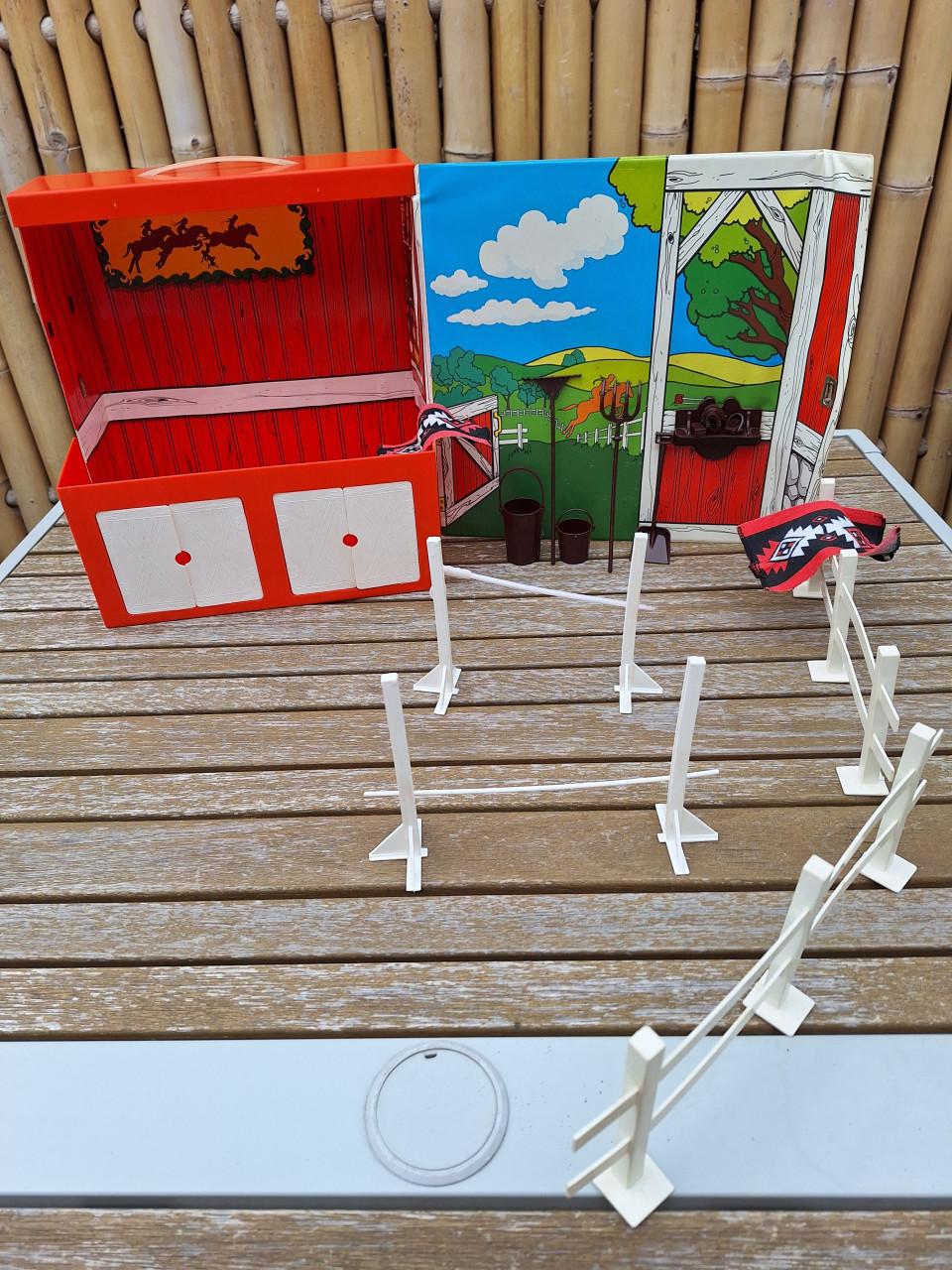 Barbie paardenstal met accessoires
