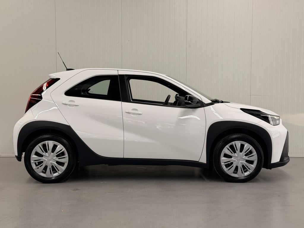 Toyota Aygo X hybrid 115 play