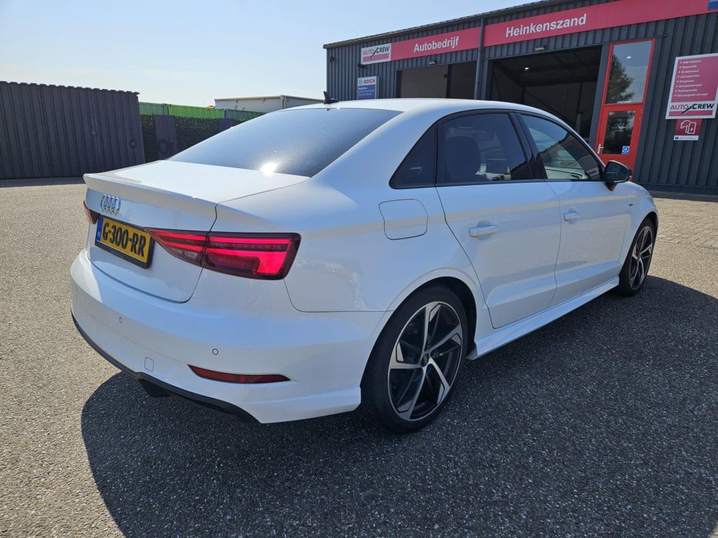 Audi A3 limousine 40 tfsi s-line