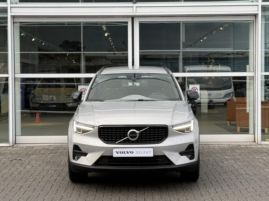 Volvo XC40 b4 197pk plus dark |adap.cruise| trekhaak | camera| elektrische